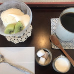 Yuimaru - 白桃のジェラートとコーヒー