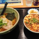 らくらく亭 - 鶏骨あっさり醤油ラーメンと麻婆丼のセット750円