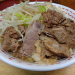 ラーメン二郎 - 腕肉/こう見えて食べやすいです