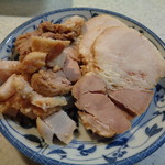 ラーメン二郎 - 端っこを切ってみました