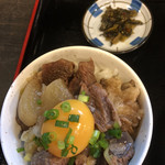 チャンポン龍 - すじ飯＋高菜の漬物のアップ