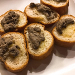 麺や すずらん亭 -  ペーストの乗ったバゲット