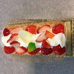 アントニオ - 苺のロールケーキ税込1080円♤苺ゴロゴロ