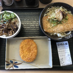 Hanamaru Udon - ミニ丼セット
                        牛肉ごはん＋きつねうどん・コロッケ