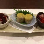鮎知 - お通し３種盛り
            里芋田楽、締め鮎、ホタルイカ梅肉和え