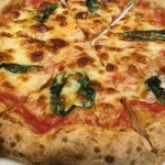 Pizzeria La Moneta - マルゲリータピザ