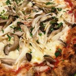 Pizzeria La Moneta - フンギピザ