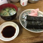 成田家 - 鉄火巻 サービスのお味噌汁