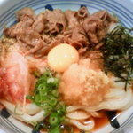 手造りうどん 楽々 - 和牛肉ぶっかけ（980円）（出汁をかけた後）