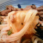 手造りうどん 楽々 - 和牛肉ぶっかけ（980円）