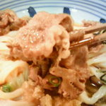 手造りうどん 楽々 - 和牛肉ぶっかけ（980円）