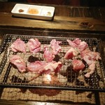 サムライダイニング 炉 - 伊予赤健美鶏の囲炉裏焼き