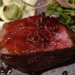 厨翠山   - 焼物　神内和牛ローストとサロベツ合鴨　そら豆、炭火焼
      （一○五、ヒマラヤ岩塩めぐみパウダー）