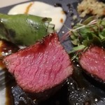 厨翠山   - 焼物　神内和牛ローストとサロベツ合鴨　そら豆、炭火焼
      （一○五、ヒマラヤ岩塩めぐみパウダー）断面