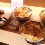 厨翠山   - ラウンジのシェフ手作り　ポテチ、キッシュ　　エイヒレ、鮭とば、サラミなどもフリー