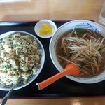 福の家 - ラーメンセットの台湾ラーメンと高菜炒飯（大盛り）