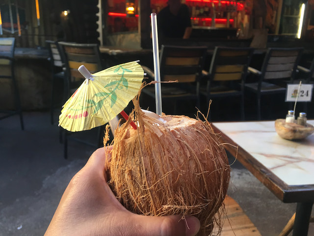 Cuckoo Coconuts Waikiki - ワイキキ/バー | 食べログ