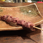 Yakitori Torisuzu - やきとりセット¥1500の、焼鳥・砂肝。