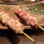 Yakitori Torisuzu - やきとりセット¥1500の、焼鳥・せせり、鶏もも