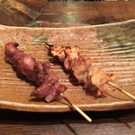 Yakitori Torisuzu - やきとりセット¥1500の、焼鳥・かしら、かわ