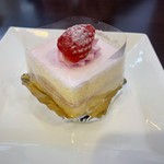 ストロベリー フィールズ - 僕が取ってきたミニケーキ