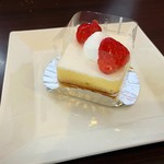 ストロベリー フィールズ - 妻が取ってきたミニケーキ