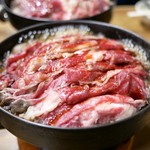 Sukiyaki Nabemono Nabeya - 強火で煮込みます。