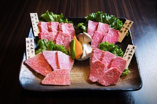 Sumibiyakiniku Tsudoi - ４種盛り