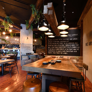 団体、貸切対応可！広々とした店内スタイリッシュなこだわり空間