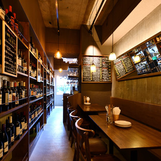Over 150 types of wine from around the world, including over 15 types of wine by the glass, which are updated regularly