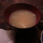 伊勢藤 - 味噌汁　いや御御御つけ　木綿豆腐とねぎ