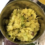 カレーリーブス カフェ＆レストラン - 芋系の何かスパイシー