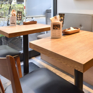 みんなでワイワイ楽しめる店内♪コースメニューもご用意！