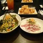 Za Sousaku Dainingu Monokuro - スタート時の机の上の料理