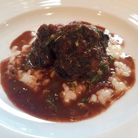 クラリタ ダ マリッティマ - やまゆり牛頬肉の赤ワイン煮込み ふきのとう風味 パルミジャーノチーズのリゾット添え