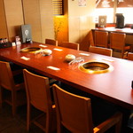 炭火焼肉一升びん - テーブル