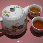 Saikoushin kan - プーアル茶（２２０円）他にジャスミン茶、ウーロン茶が同じ値段であります