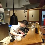 雨ノチ晴レル家 - カウンター10席のお店です
