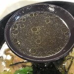 Soba Dokoro Nanairo - そば屋の鶏中華のスープ