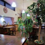 店内のレイアウトは広く落ち着きます