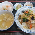 華苑 - 中華丼＋水餃子のセット（800円）