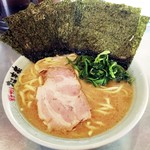 横浜らーめん松本家 - ラーメン690円麺硬め。海苔増し100円。