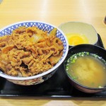 Yoshinoya - 超特盛を注文すると、卵とお味噌汁が無料になる券を配ってました。