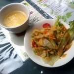 Cafe Restaurant AUREOLE - ランチのスープとサラダ
