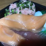 勇心 海鮮丼丸どんぶりこ。 - サーモン