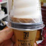 セブンイレブン - 料理写真:金のワッフルコーン ミルクバニラ