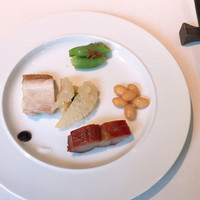 中国飯店 富麗華 - 前菜 : 焼豚２種は 絶品です！