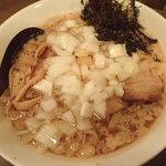 らーめん 潤 - 背脂中華そば醤油(ﾐﾆﾗｰﾒﾝ+ﾀﾏﾈｷﾞ増)；背脂の量はノーコール(ﾃﾞﾌｫﾙﾄ)ﾃﾞｽ(^^;)ゞ @2019/03/20