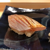 鮨 北條 - 春子鯛 昆布締め（握り）