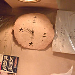 天に月、地に山 - 太田和彦さんがこちらへ2度訪れた時のサインが店内に飾ってあります